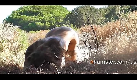 شورت صورتی کانال تلگرام کمیک سکسی روی تخت. جوی