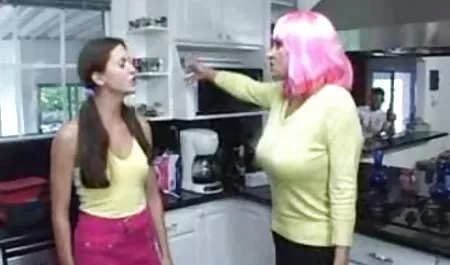 نوجوان Redonired Ponytail پورن کمیک می تواند دوتایی کند