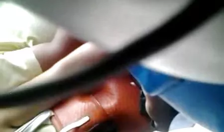 عروسک کلاسیک که با زیبایی روبرو می شود کت و کمیک تصویری سکسی شلوار تولد را نشان می دهد