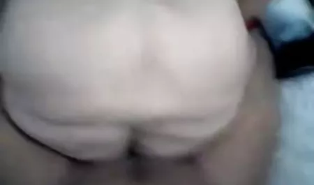 سه نفری ناهنجار Tonya کمیک لزبین