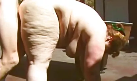 MILF افتخار Bigtit ، کمیک سکسی خانوادگی مرد را گیره نوک سینه های خود را