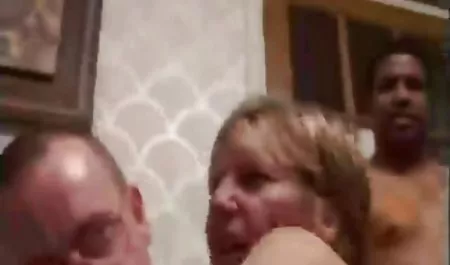 مای کمیک سکسی جدید لین و دوستش fucks می کنند