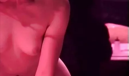 دختران مدرسه در مکانهای ناراحت کننده کمیکسکسی تیمی را برای تیم می گیرند