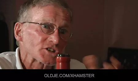 لاتینا شلوار سرخ کمیک سکسی ترجمه شده همه آن را می گیرد (Sid69)