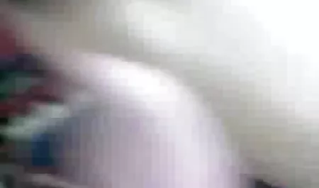 استماع نوجوان آماتور آنی برای ماتس مدل کمیک لزبین