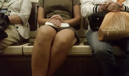 Redhead به از blowjob می دهد و سپس گرفتار پورن کمیک می شود