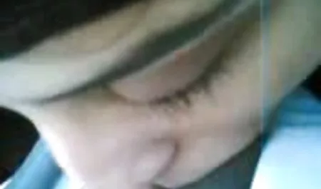 جوجه سرخ خیره کننده خنده دار و جالب کار دانلود کمیک سکسی را می کند