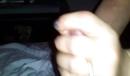 از نزدیک نزدیک مالش بیدمشک و مشت کردن او را به عنوان بازی کمیک مصور سکسی