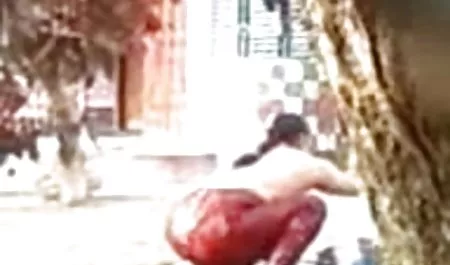 سیگار کشیدن کمیک بوک سکسی جوانان بزرگ داغ شلخته در دوش تنگ است