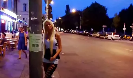 خدمتکار بیدمشک کمیک سکس با مامان