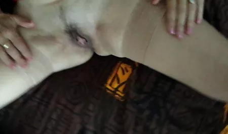 دو سبزه در لباس زیر کمیک های سکسی پاشنه بلند و کفش پاشنه بلند