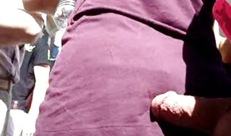 فاحشه کمیک سکسی خانوادگی تایلندی شاخی به گل میخ سیاه کار سختی می بخشد