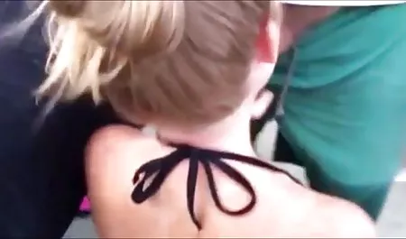 شلخته بریتانیا با خودش در چارچوب های نگه دارنده بازی داستان سکسی تصویری دنباله دار می کند