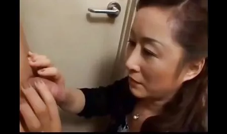 نوجوان کمیک پورن فارسی آلمانی در بین عموم فرار می کند